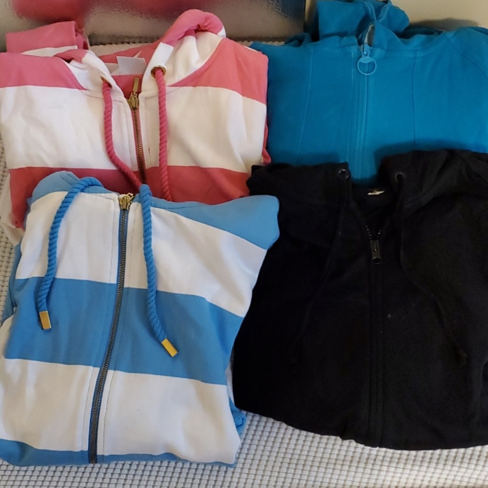 Light zipper sweaters box